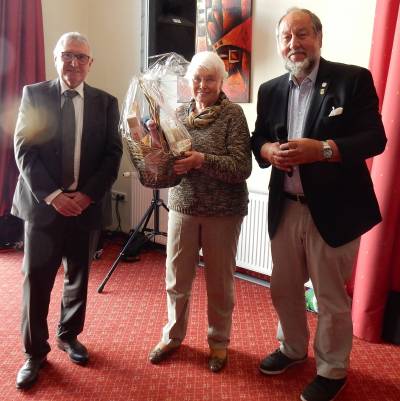 11.04.2022 Ehrung und Dank an Frau Vincken fr ihre jahrzehntelange Ttigkeit in der Anmeldung fr unsere Veranstaltungen